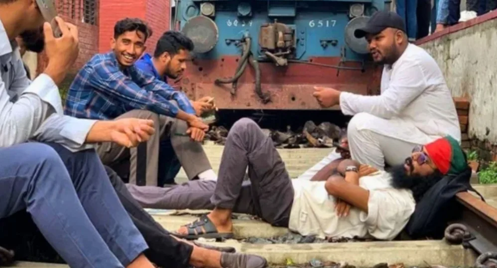 কোচ পছন্দ না হওয়ায় বিক্ষোভ, এক ঘণ্টা পর ছাড়লো বিশেষ জুলাই ট্রেন