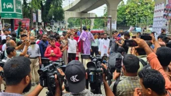 জনতার আদালতে প্রকাশ্যে শেখ হাসিনার প্রতীকী ফাঁসি কার্যকর