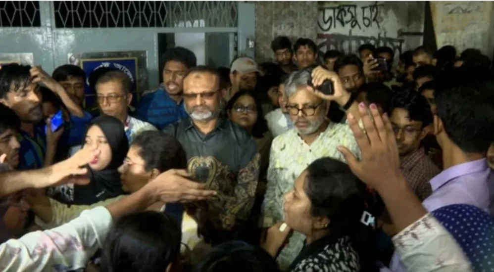 ঢাবির হলে সব ধরনের প্রকাশ্য ও গুপ্ত রাজনীতি নিষিদ্ধ: প্রক্টর