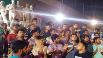 শাহবাগে ব্লকেডে ঢাবির দুই বিভাগ