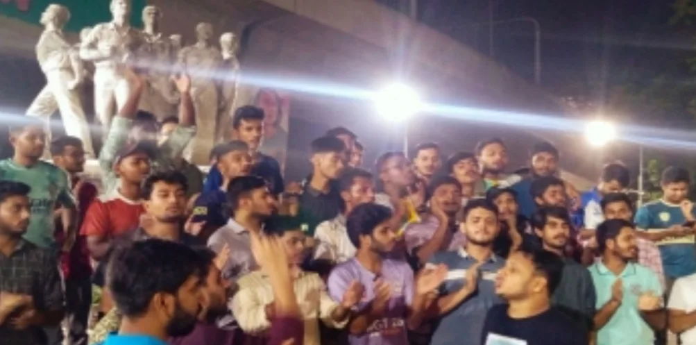 শাহবাগে ব্লকেডে ঢাবির দুই বিভাগ
