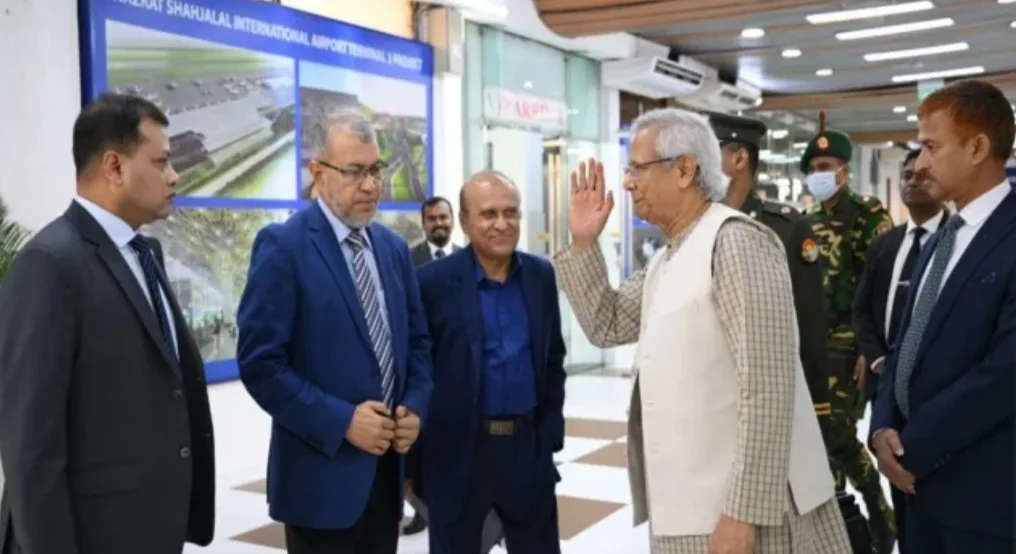 মালয়েশিয়ার উদ্দেশে ঢাকা ছাড়লেন প্রধান উপদেষ্টা