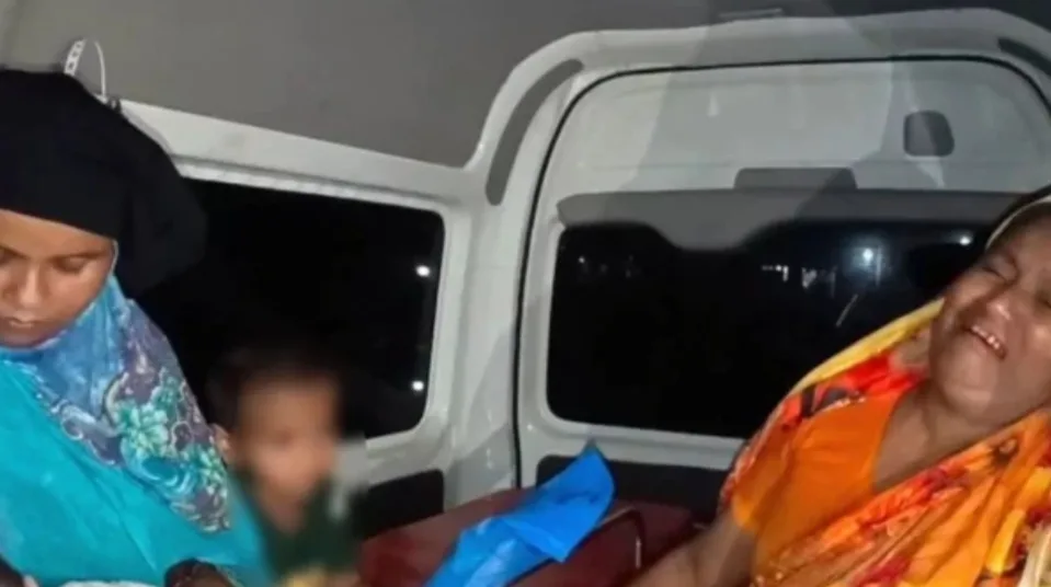৪০ মিনিট সিন্ডিকেটের কবলে অ্যাম্বুলেন্স : ভেতরে নবজাতকের মৃত্যু