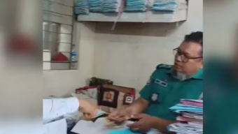 ঘুষ নেওয়ার ভিডিও ভাইরাল, পুলিশ প্রত্যাহার