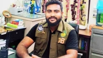 ডিবির সাবেক এসআই মাহবুবকে গণপিটুনি দিয়ে পুলিশে সোপর্দ