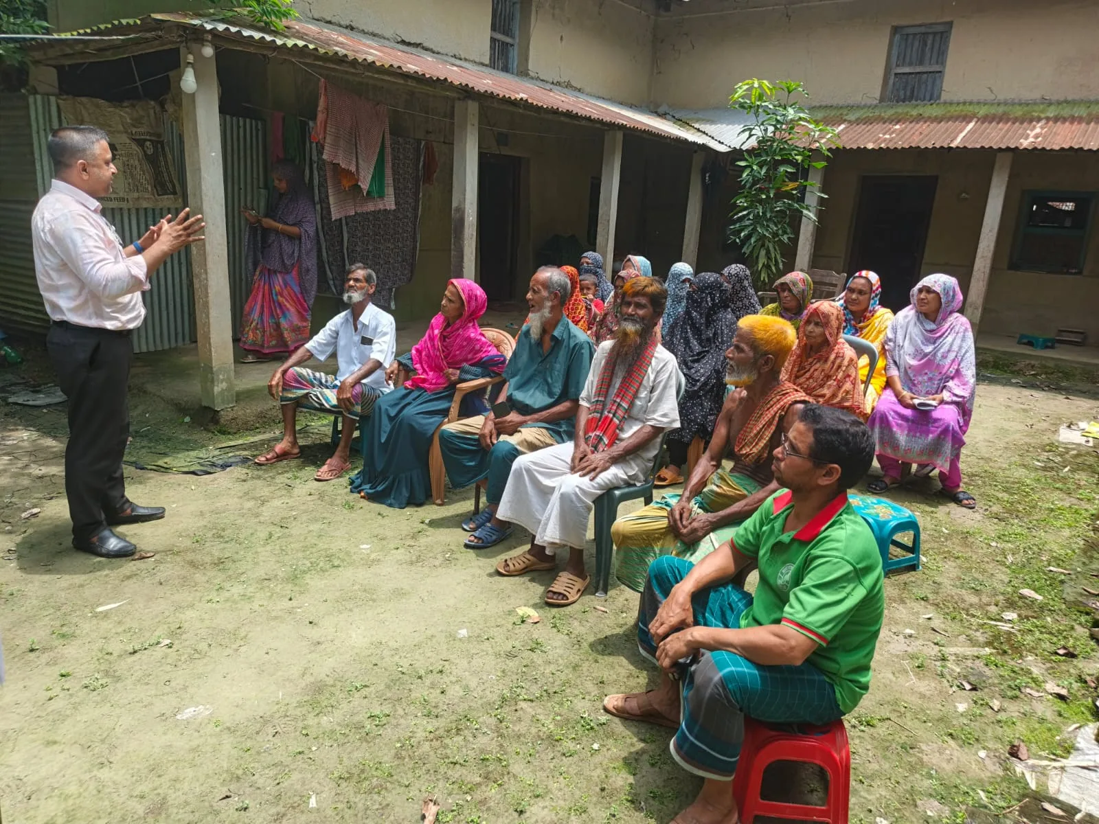 কাপাসিয়ায় কৃষি উঠান বৈঠক অনুষ্ঠিত