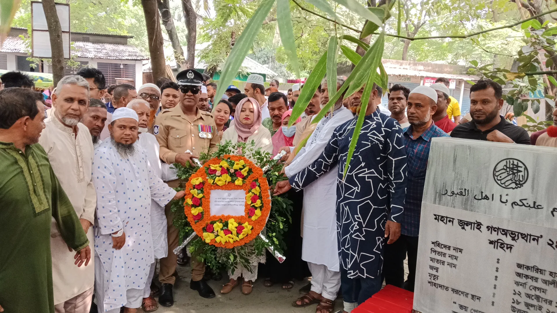 কালীগঞ্জে জুলাই শহীদের কবর জিয়ারত করেন উপজেলা প্রশাসন