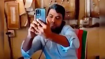 যাত্রীদের সাথে সহকারি স্টেশন মাস্টারের অসৌজন্যমূলক আচরণ; পৌনে ২ ঘন্টা ট্রেন চলাচল বন্ধ