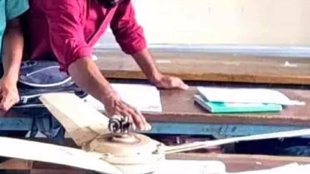 স্কুল চলাকালীন সিলিং ফ্যান পড়ে এক ছাত্রী আহত 