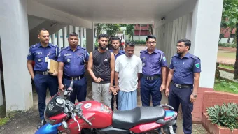 বড়লেখায় দিনদুপুরে দস্যুতা: গ্রেফতার -২, লুটকৃত মোবাইল ও নগদ অর্থ উদ্ধার