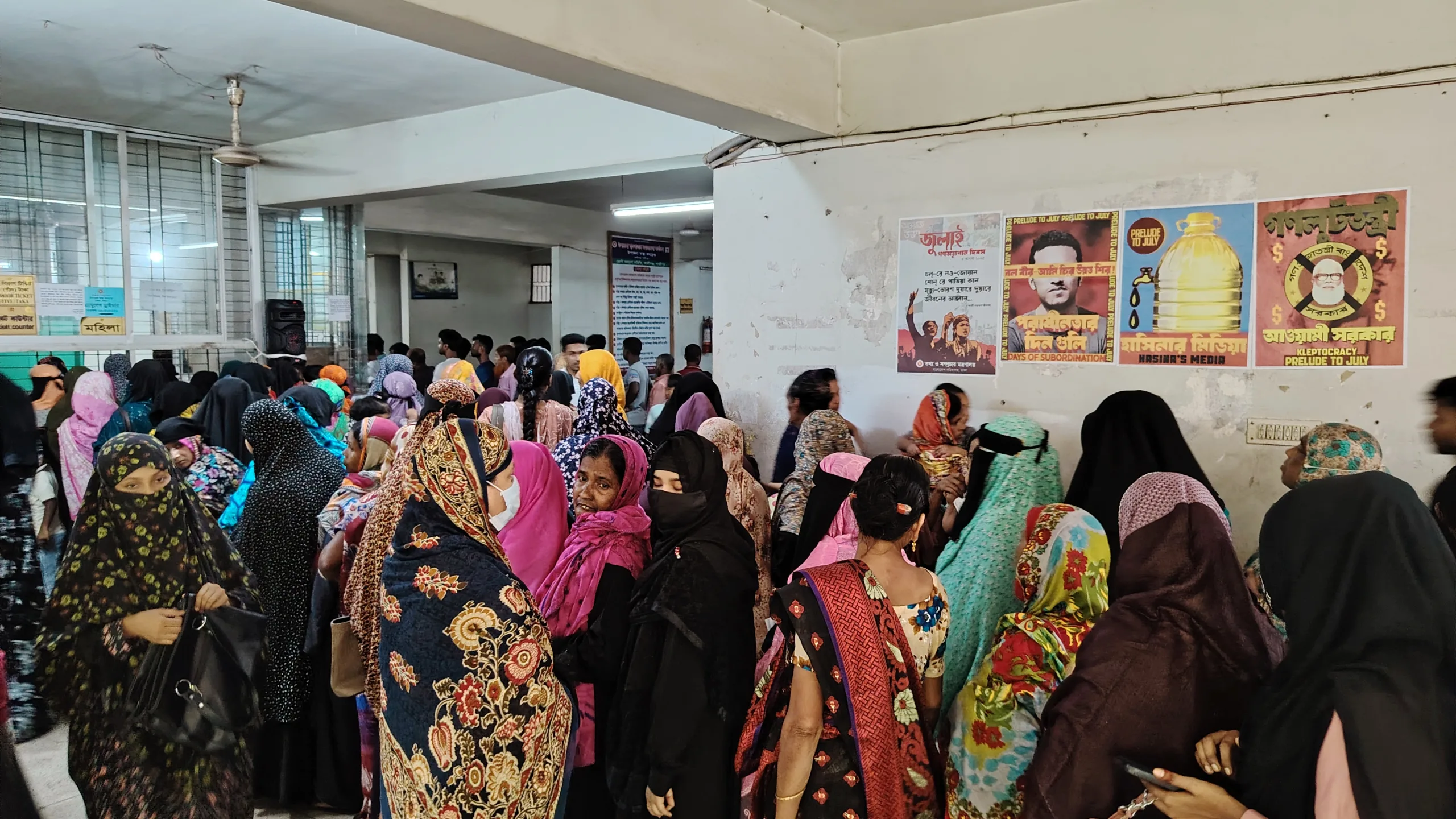 কালীগঞ্জ উপজেলা স্বাস্থ্য কমপ্লেক্স;  প্রতিদিন থাকে রোগীর চাপ, জনবল সংকটে ব্যাহত স্বাস্থ্যসেবা
