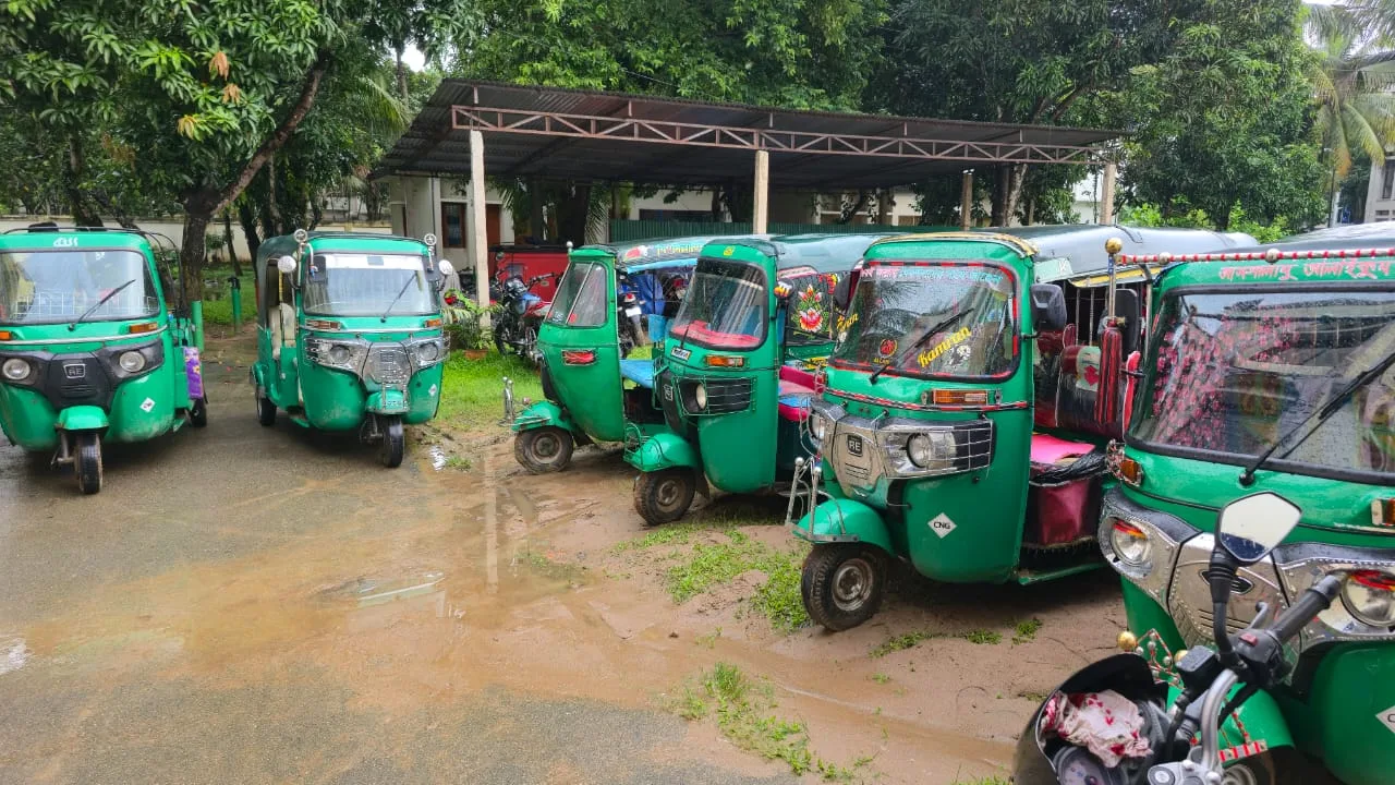 মৌলভীবাজারে চোরাই ৬টি সিএনজি অটোরিকশা উদ্ধারসহ আটক- ১