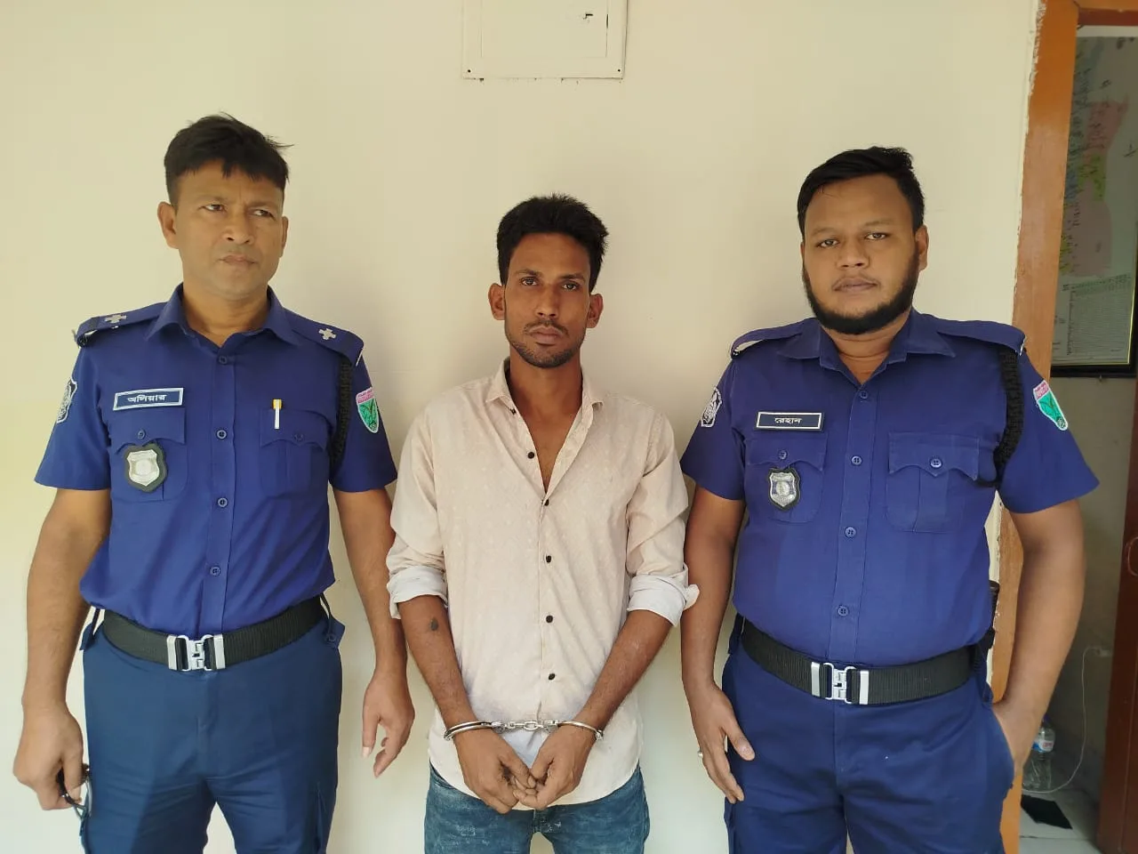 কুলাউড়ায় চোরাই প্রাইভেটকার উদ্ধারসহ আটক -১