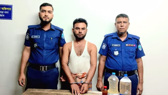 মাদকাসক্ত ছেলেকে পুলিশের হাতে তুলে দিলেন বাবা