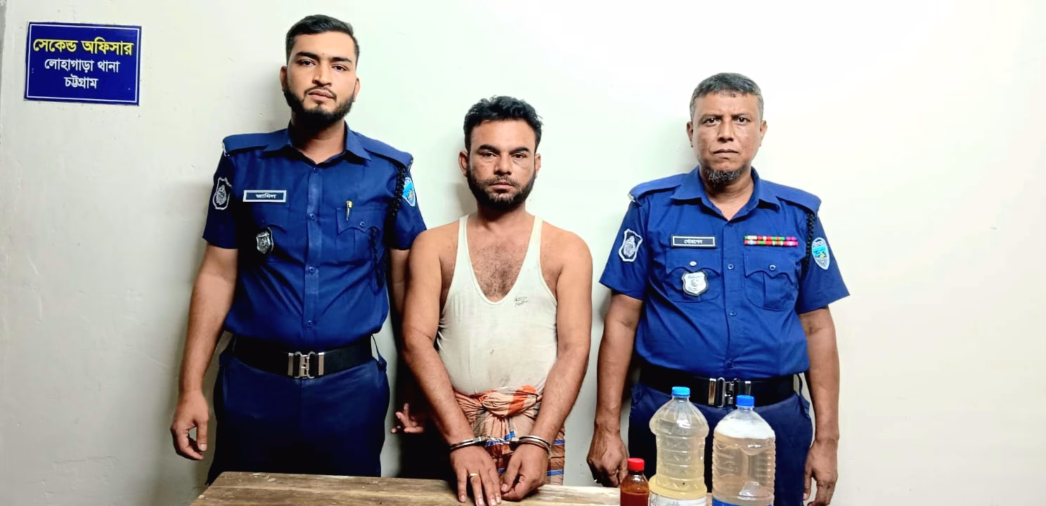 মাদকাসক্ত ছেলেকে পুলিশের হাতে তুলে দিলেন বাবা
