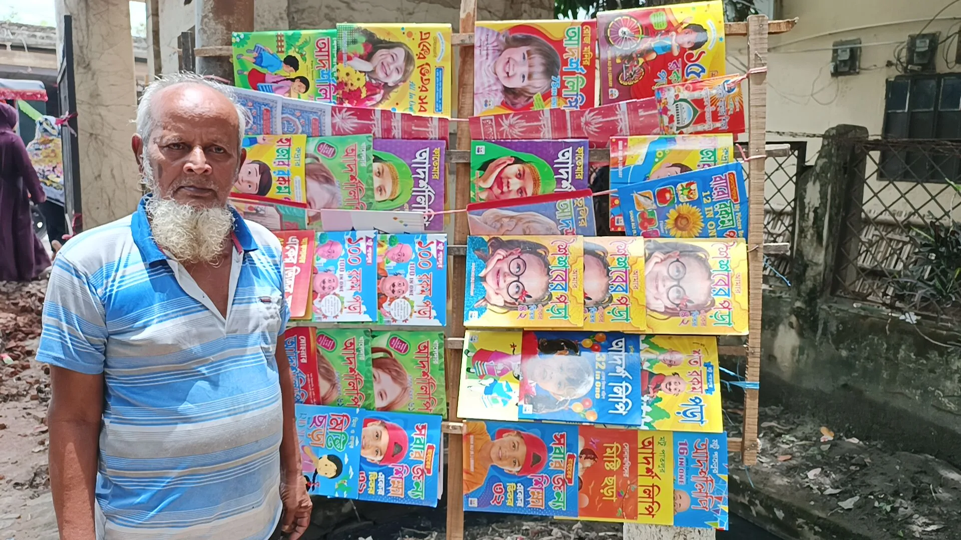 ৬০ বছর পথচলায় এক আলোর ফেরিওয়ালা খালেক