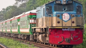 Parabat Express engine breaks down in Shayestaganj, Sylhet-bound passengers in trouble “