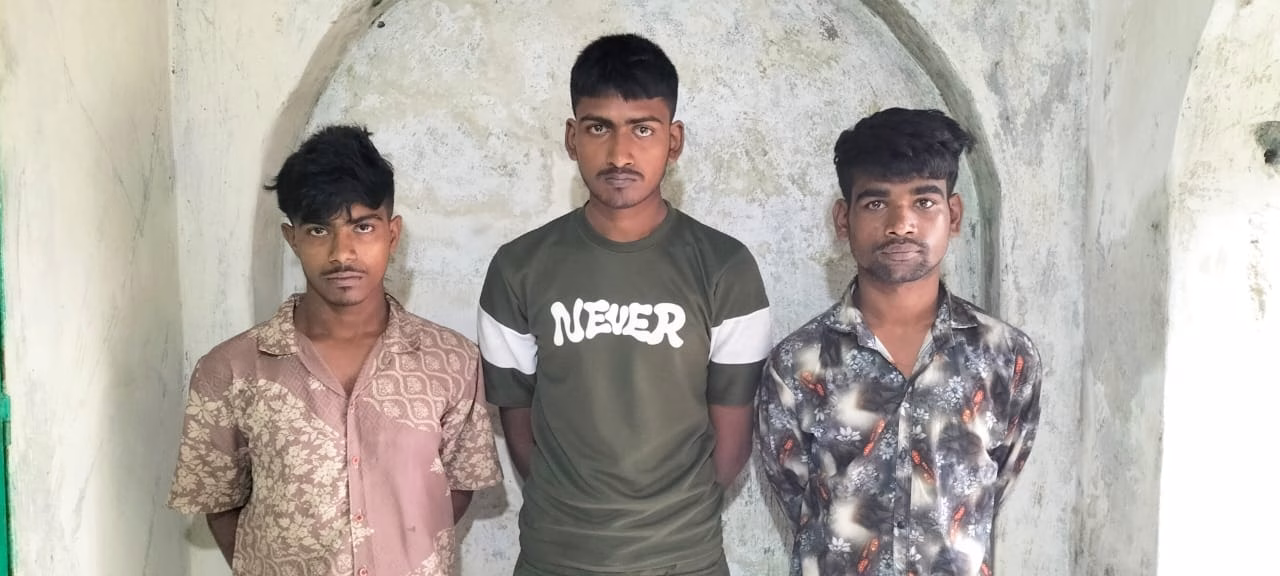 Three Robbers arrested from the roof of the Upavan Express