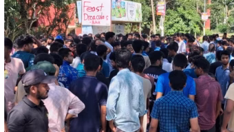 ‘কথায় কথায় হল ছাড়, হল কি তোর বাপ-দাদার’ : বাকৃবিতে স্লোগান