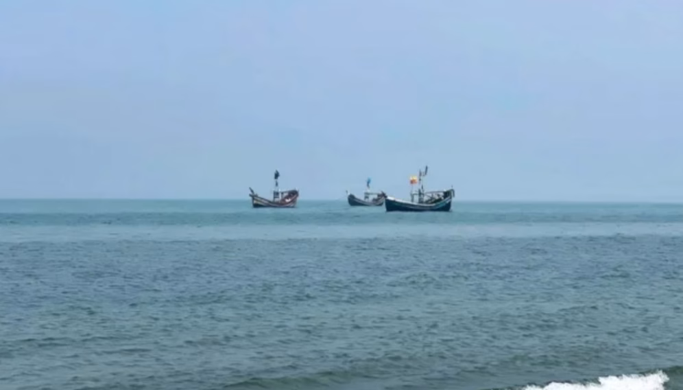 সেন্টমার্টিন থেকে ১৮ বাংলাদেশি জেলেকে ধরে নিয়ে গেছে আরাকান আর্মি