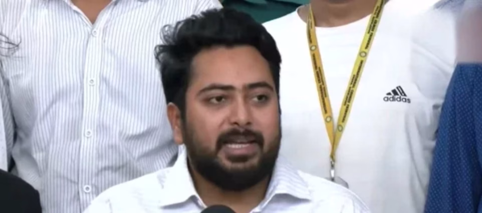 ট্রাইব্যুনালে জবানবন্দিতে নাহিদ ইসলাম ‘৪ আগস্টই ড. ইউনূসকে সরকারপ্রধান হওয়ার প্রস্তাব দেওয়া হয়’