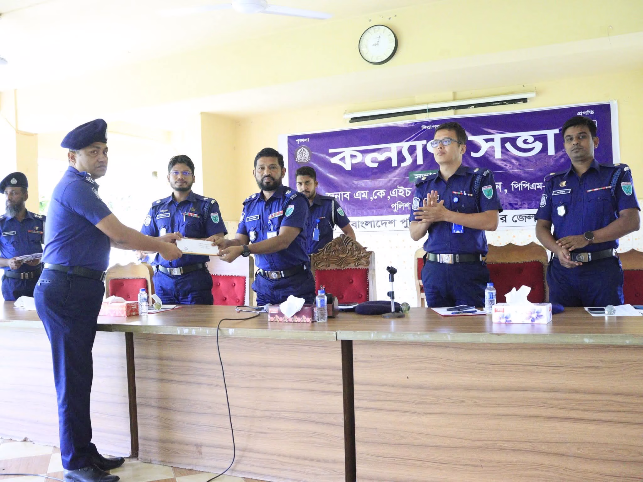 মৌলভীবাজার জেলা পুলিশের মাস্টার প্যারেড ও মাসিক কল্যাণ সভা