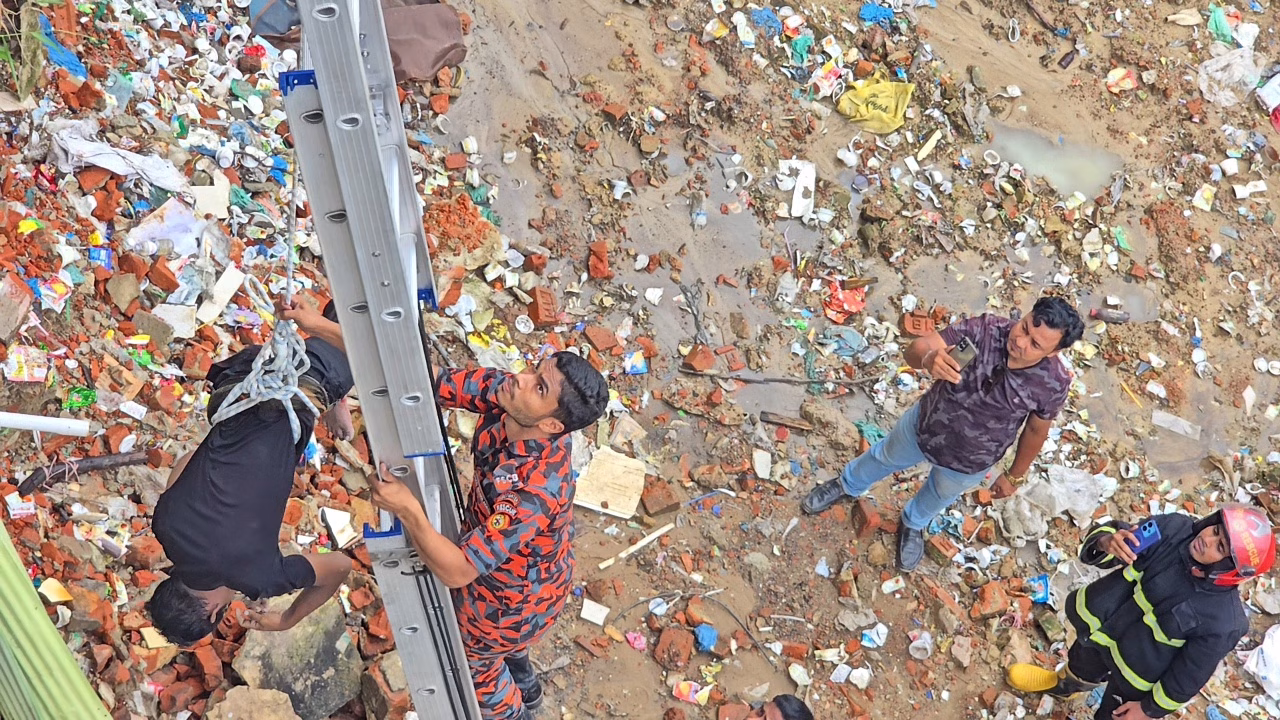 লোহাগাড়ায় বিদ্যুৎস্পৃষ্ট হয়ে যুবকের মৃত্যু