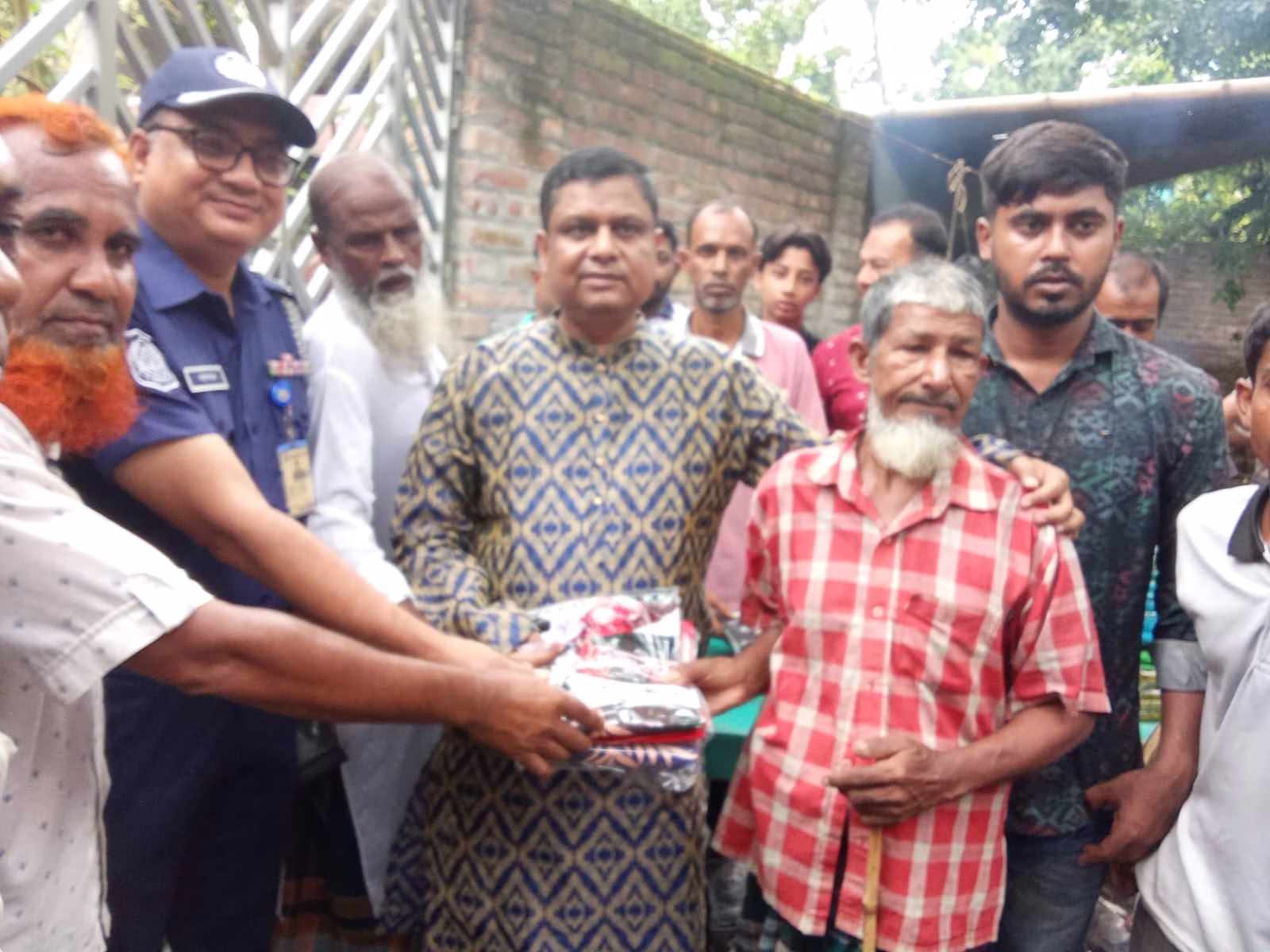 আমি বিভাজনে বিশ্বাস করিনা,এবার শান্তিপূর্ণভাবে দুর্গাপূজা উদযাপিত হয়েছে – যুগ্ন সচিব