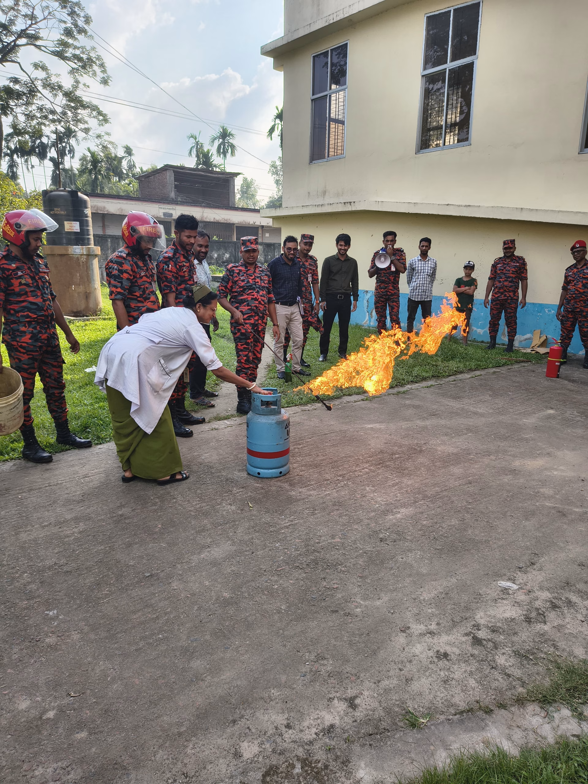 বাহুবলে স্বাস্থ্য কমপ্লেক্সে দুর্যোগ সচেতনতা বিষয়ক মহড়া অনুষ্ঠিত