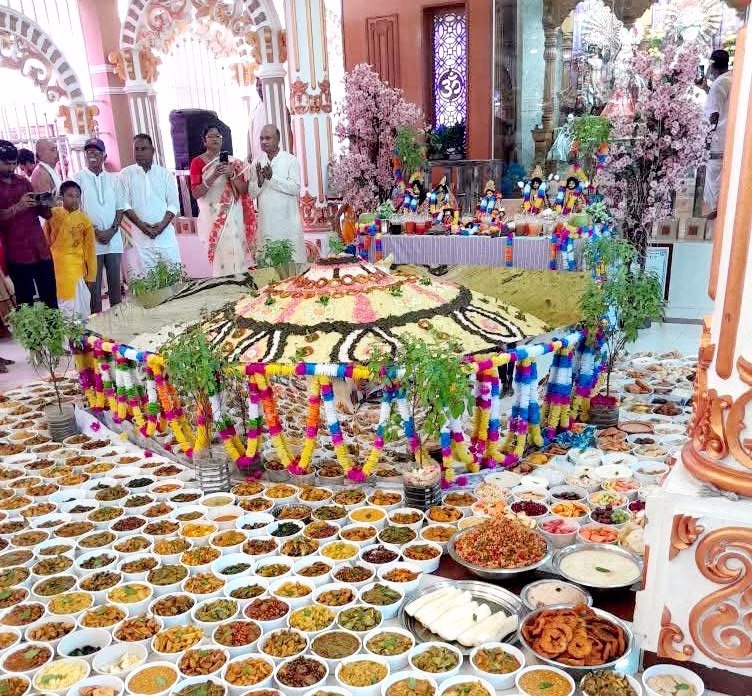 দ্বিগুণ ভোগে পালিত শ্রীমঙ্গলের অন্নকূট উৎসব