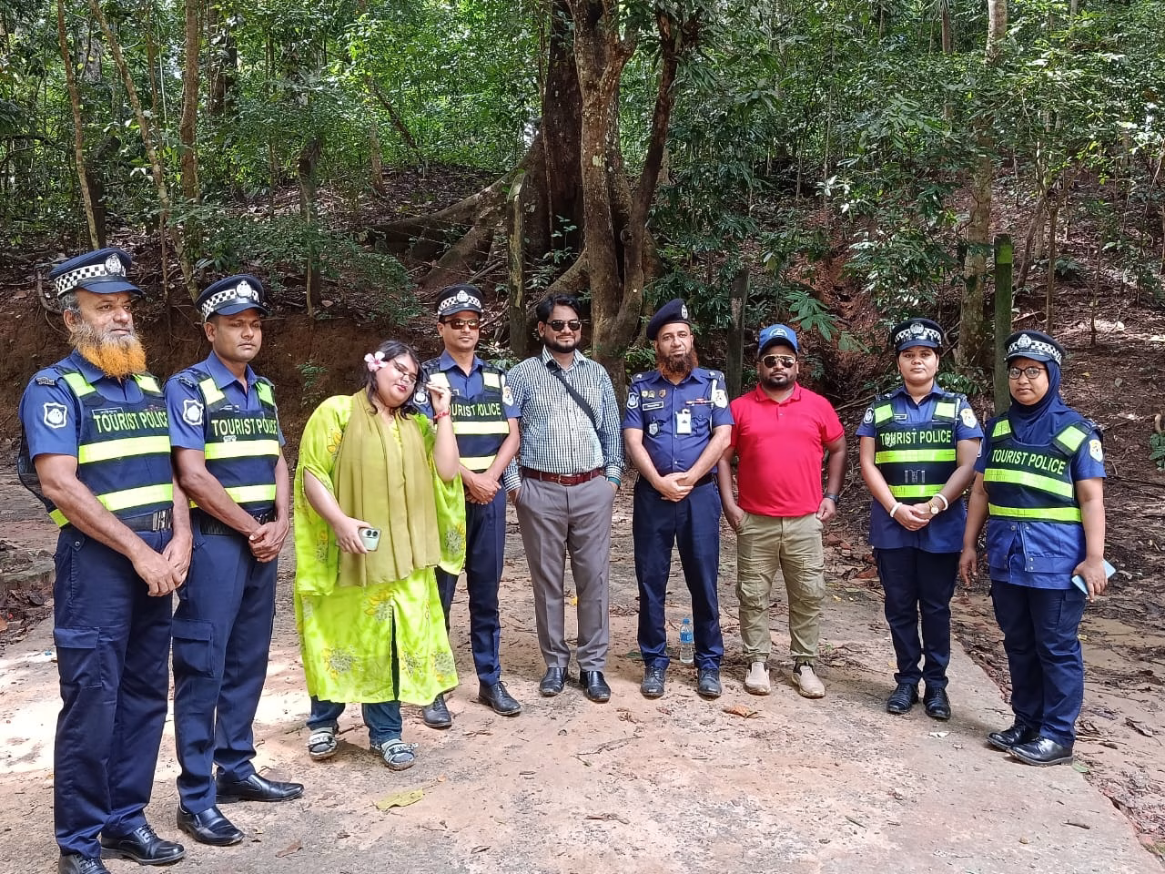 শ্রীমঙ্গলে পর্যটকদের নিরাপত্তায় ট্যুরিস্ট পুলিশের সক্রিয় ভূমিকা