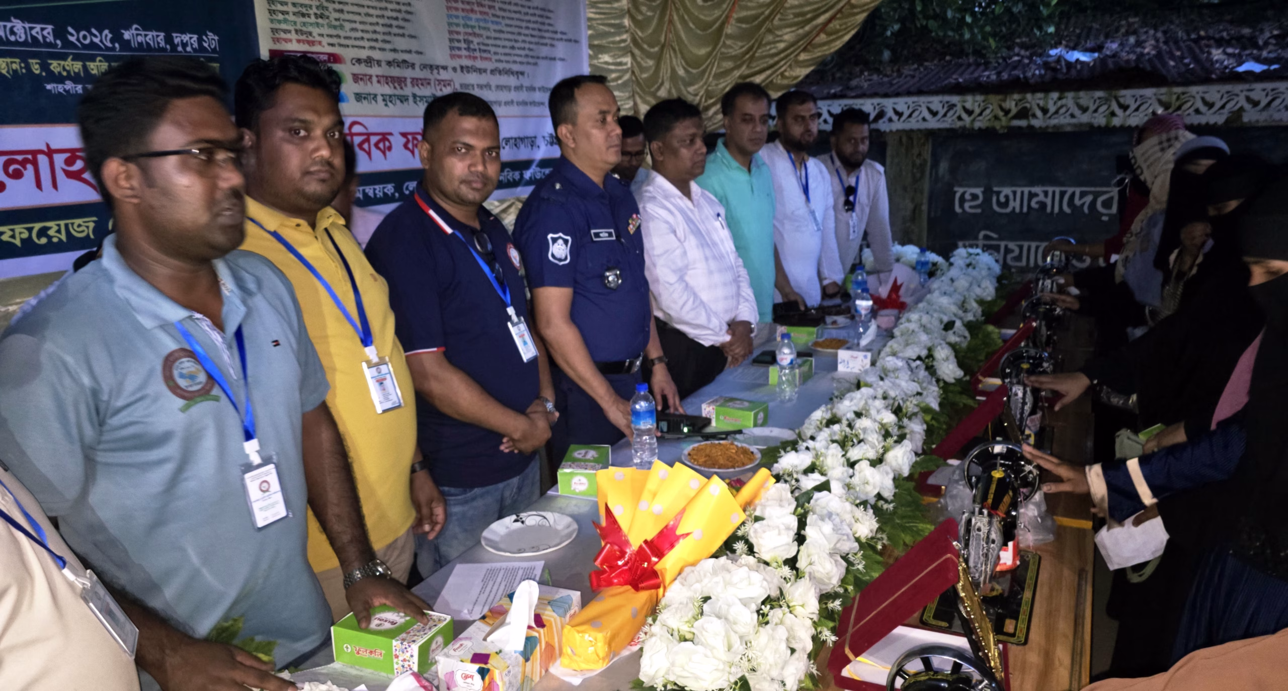সুবিধাবঞ্চিত ৩৩ পরিবার পেল লোহাগাড়া প্রবাসী মানবিক ফাউন্ডেশন এর উপহার