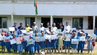 এক টাকায় শিক্ষা সামগ্রী পেল গাউসিয়া আহমদিয়া মডেল মাদরাসার শিক্ষার্থীরা