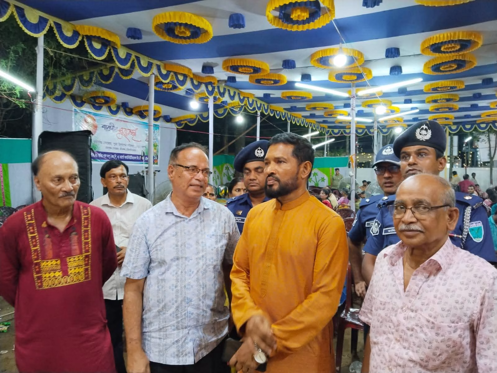 শ্রীমঙ্গলে পুলিশ সুপারের পূজামণ্ডপ পরিদর্শন