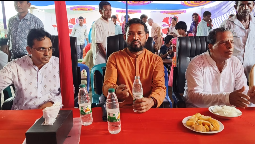 জুড়ীতে এক আঙিনায় মসজিদ-মন্দির পরিদর্শন করলেন পুলিশ সুপার জাহাঙ্গীর হোসেন