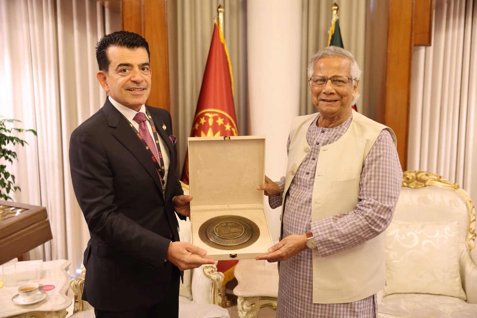 প্রধান উপদেষ্টার সঙ্গে আইসেস্কো মহাপরিচালকের বৈঠক