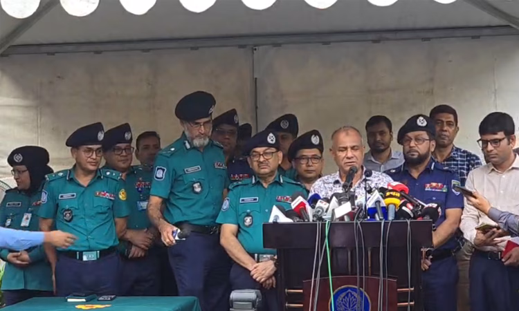 পুলিশের জন্য ৪১৮টি যানবাহন কেনা হয়েছে : স্বরাষ্ট্র উপদেষ্টা