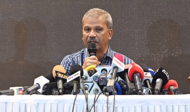 গণভোট ও ঐকমত্য কমিশনের প্রস্তাব বাস্তবায়নের বিষয়ে চূড়ান্ত সিদ্ধান্ত নেবেন প্রধান উপদেষ্টা : আসিফ নজরুল