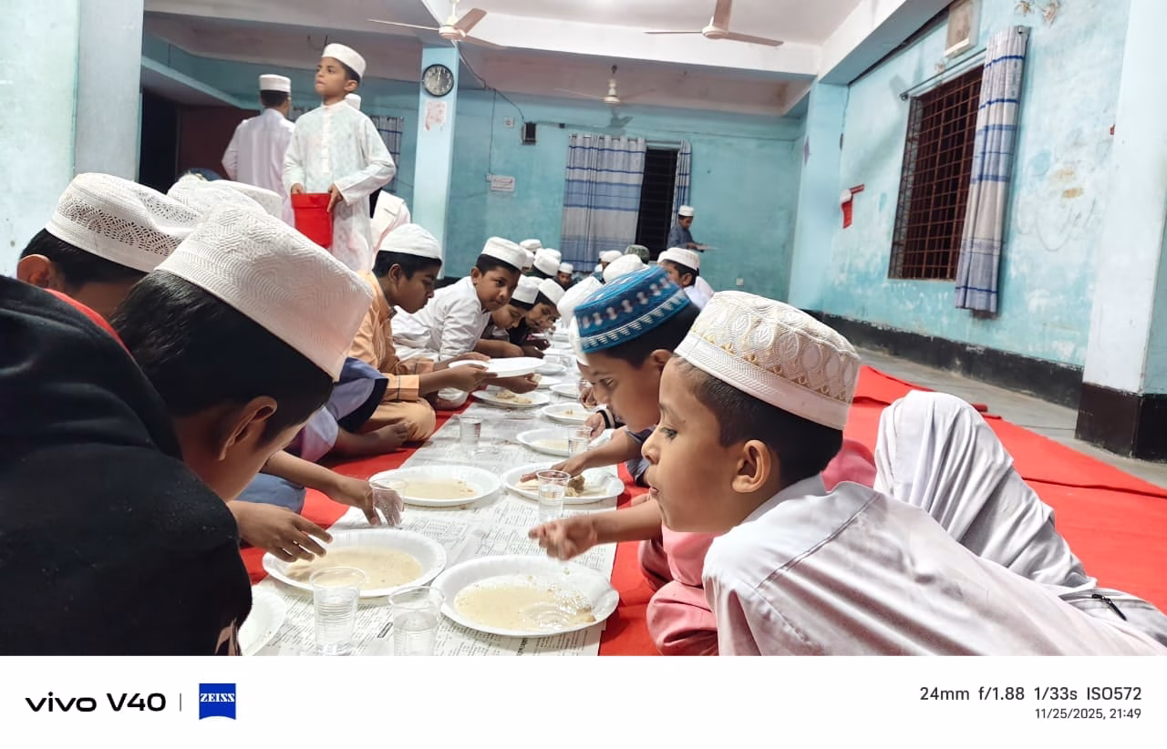 বাঘায়  দারুল কুরআন ইন্টারন্যাশনাল মডেল মাদ্রাসার শিক্ষার্থীদের‘পিঠা-পুলি’র উৎসব