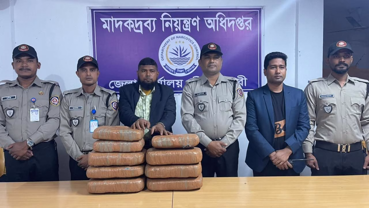 সৈয়দপুরে সাড়ে ২৬ কেজি গাঁজাসহ মাদক ব্যবসায়ী গ্রেফতার 