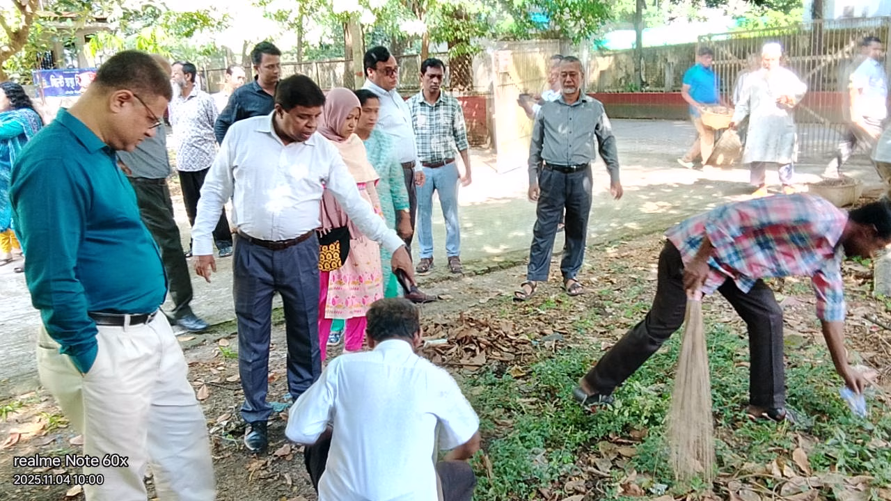 ডেঙ্গু প্রতিরোধে সিলেট সিভিল সার্জন কার্যালয়ে পরিষ্কার-পরিচ্ছন্নতা অভিযান