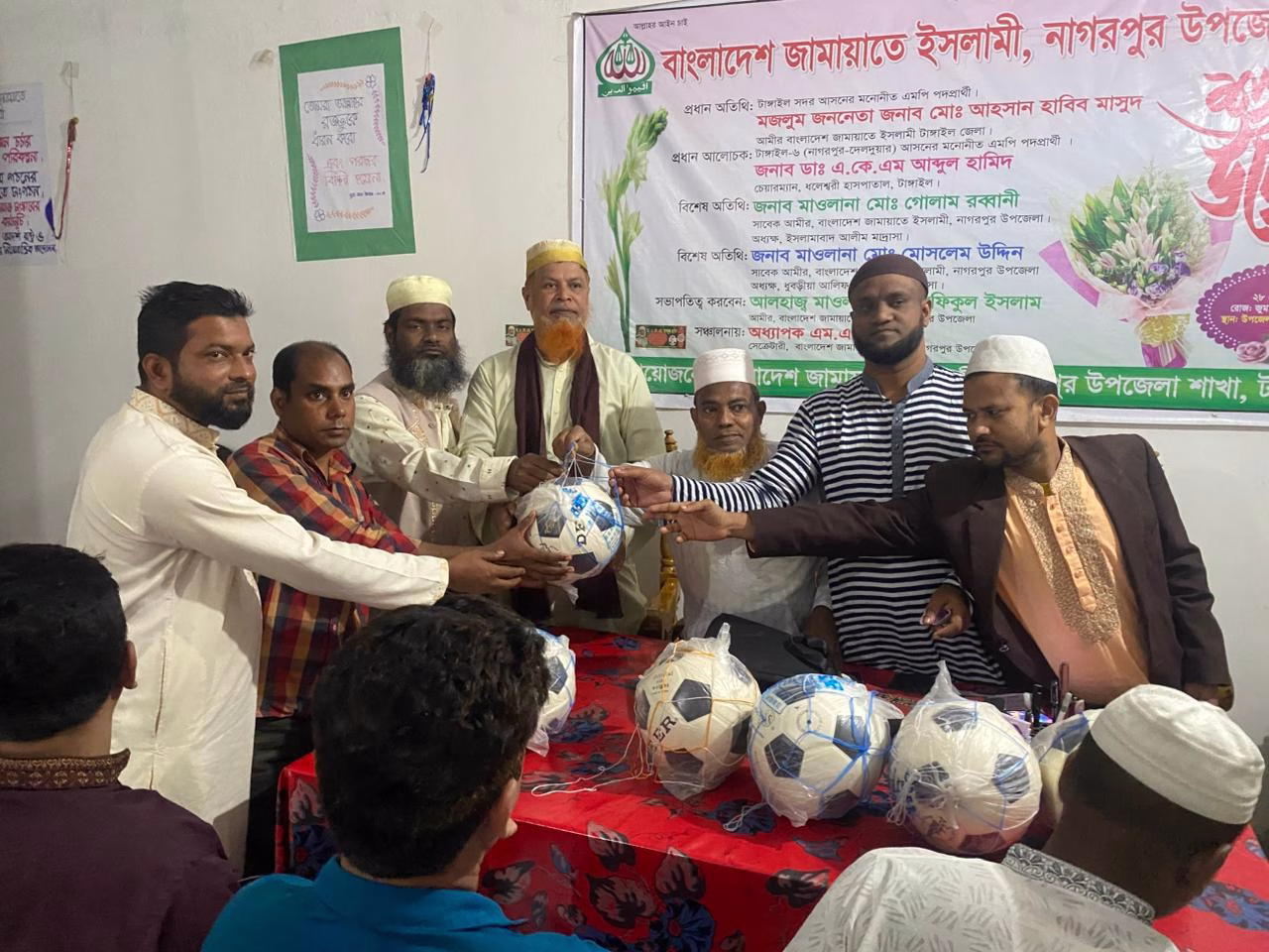 নাগরপুরে যুব জামায়াতকে ফুটবল দিলেন এমপি প্রার্থী ডা. একেএম আব্দুল হামিদ