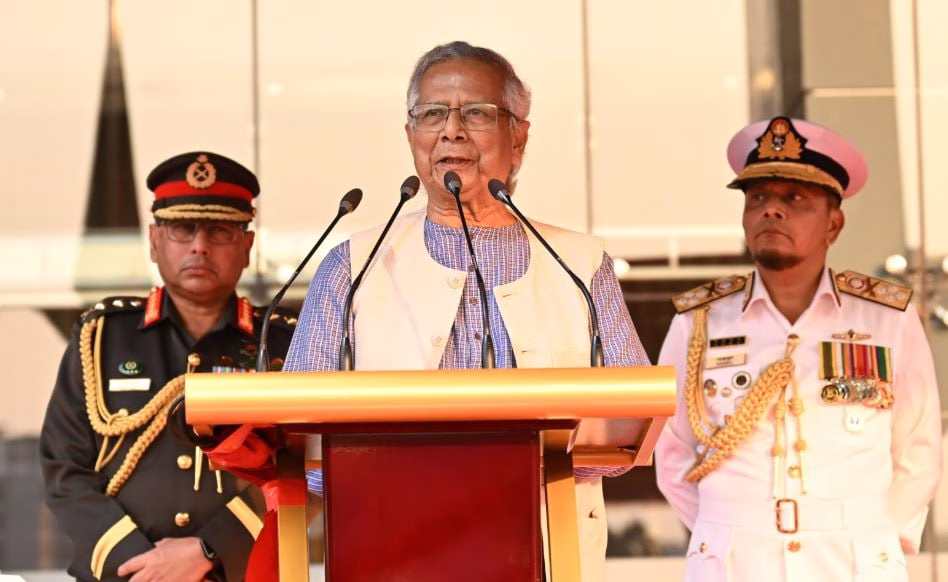 নির্বিঘ্ন ও উৎসবমুখর নির্বাচন আয়োজনে সশস্ত্র বাহিনীকে পেশাদারিত্বের সাথে দায়িত্ব পালনের আহ্বান প্রধান উপদেষ্টার