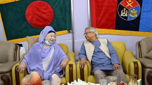 সেনাকুঞ্জের অনুষ্ঠানে প্রফেসর ড. ইউনূস ও বেগম খালেদা জিয়ার আলাপ