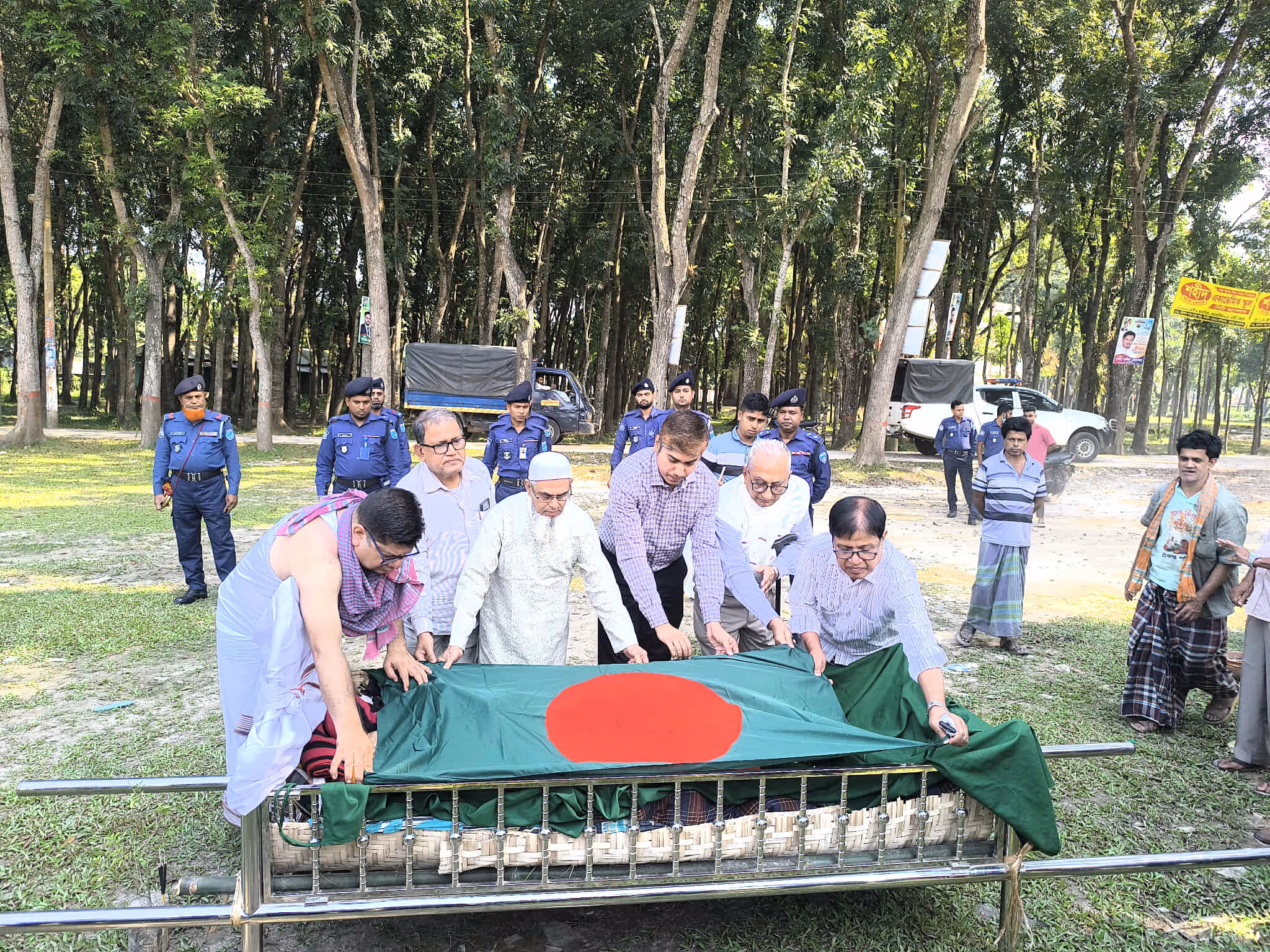 নাগরপুরে রাষ্ট্রীয়ভাবে বীর মুক্তিযোদ্ধা লক্ষীকান্ত সাহার শেষকৃত্য সম্পন্ন 