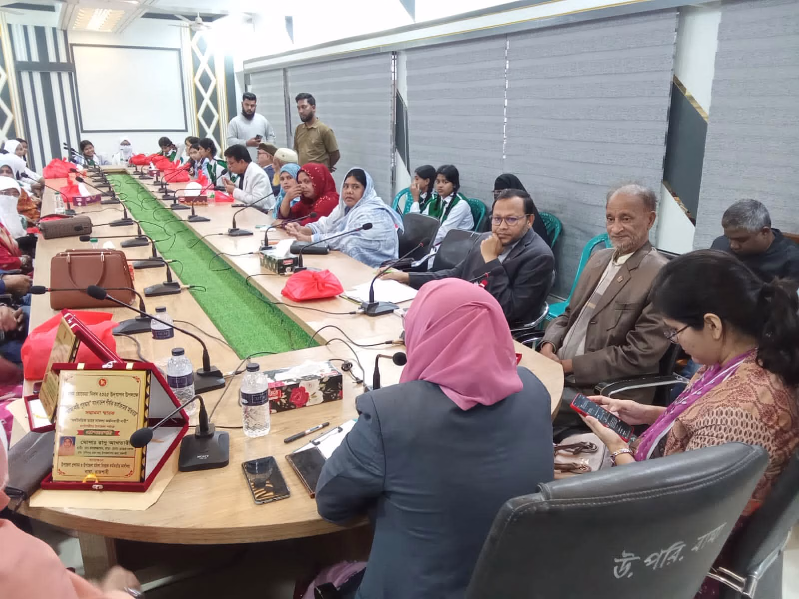 বাঘায় ৪ জয়িতা নারী পেলো রোকেয়া সন্মাননা ক্রেস্ট-সনদ, প্রতিবন্ধকতা উপেক্ষা করে নিজেদের এগিয়ে যেতে হবে-ইউএনও