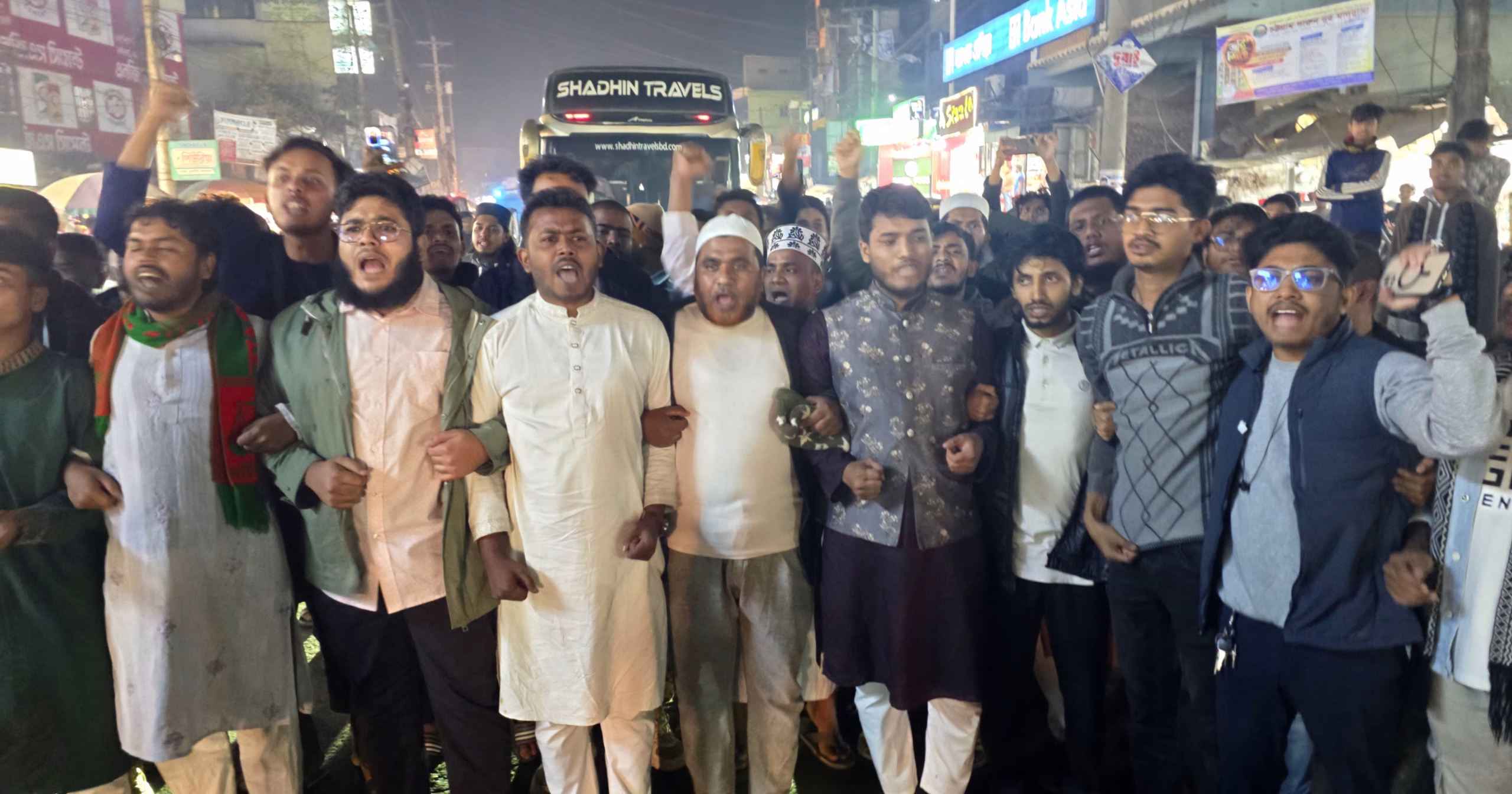 হাদির ওপর সন্ত্রাসী হামলার প্রতিবাদে লোহাগাড়ায় বিক্ষোভ মিছিল ও প্রতিবাদ সমাবেশ 