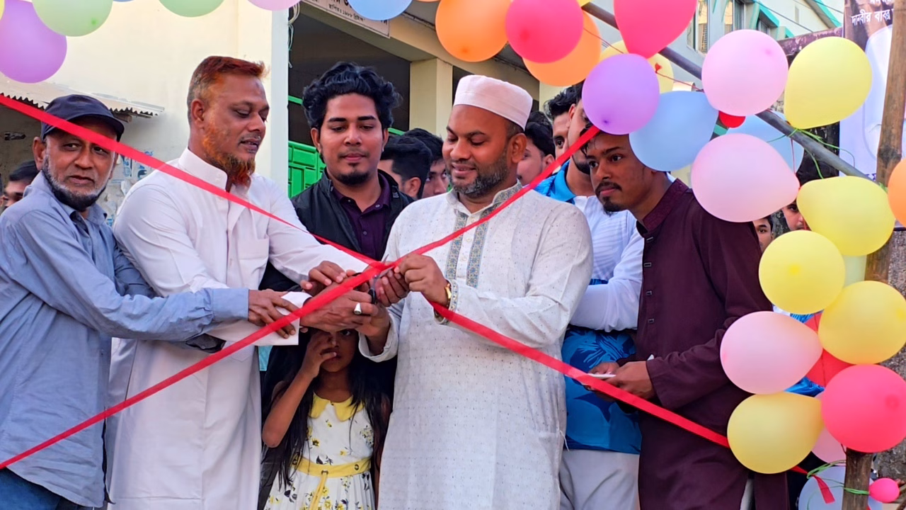 লোহাগাড়া রশিদের পাড়া সমাজ কল্যাণ সোসাইটির উদ্দ্যেগে ডে- নাইট শর্টপিচ ক্রিকেট টুর্ণামেন্ট উদ্বোধন