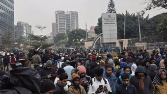 খালেদা জিয়ার মৃত্যুর খবরে এভারকেয়ারের সামনে নেতাকর্মীদের ভিড়