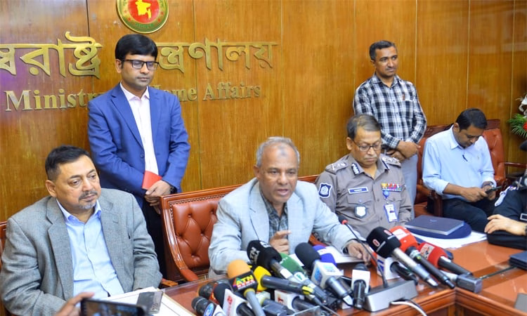 বাংলাদেশে কারও কোন নিরাপত্তা ঝুঁকি নেই: স্বরাষ্ট্র উপদেষ্টা